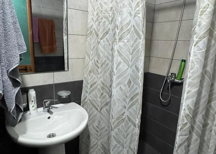 Cozy Corner Flat شقة *